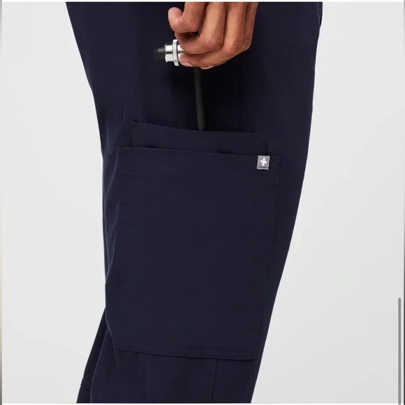 New FIGS men’s Axim Scrubs Pants Drawstring 7 pockets cargo Large Navy Blue - Picture 5 of 14